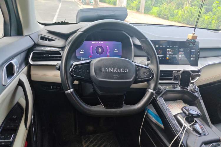 Used Lynk & Co 06 EM-P 2022 PHEV 84 km Range Pro Version Steering Wheel