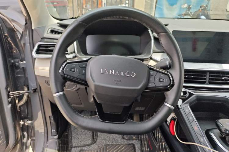 Used Lynk & Co 06 EM-P 2022 PHEV 84 km Range Pro Version Steering Wheel