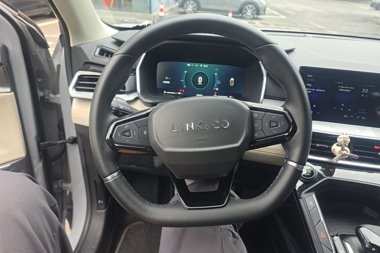 Used Lynk & Co 06 EM-P 2022 PHEV 84 km Range Pro Version Steering Wheel