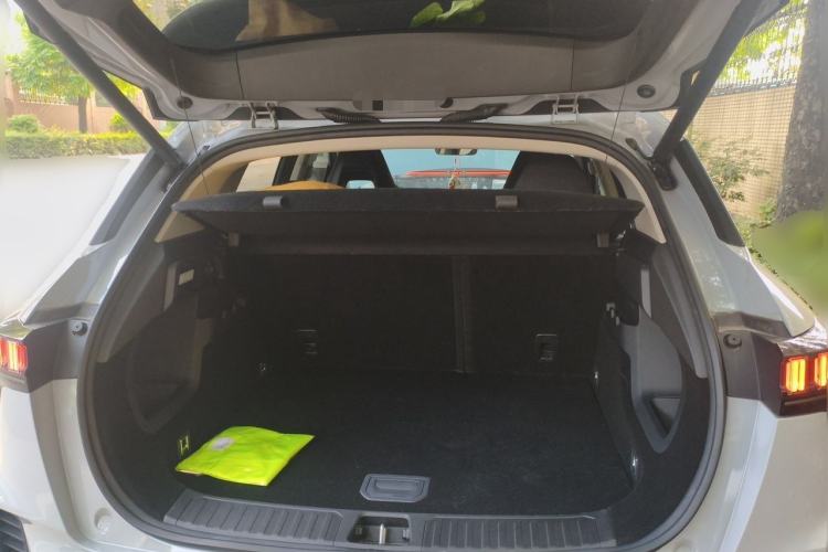 Used Lynk & Co 06 EM-P 2022 PHEV 84 km Range Pro Version Trunk