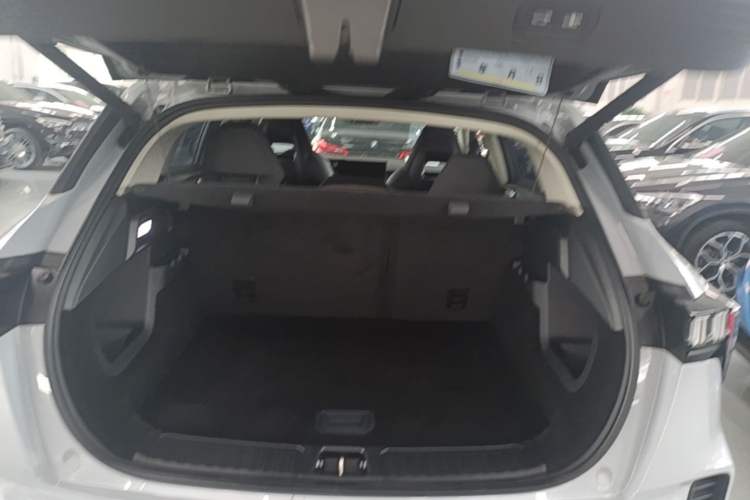 Used Lynk & Co 06 EM-P 2022 PHEV 84 km Range Pro Version Trunk