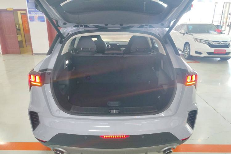 Used Lynk & Co 06 EM-P 2022 PHEV 84 km Range Pro Version Trunk