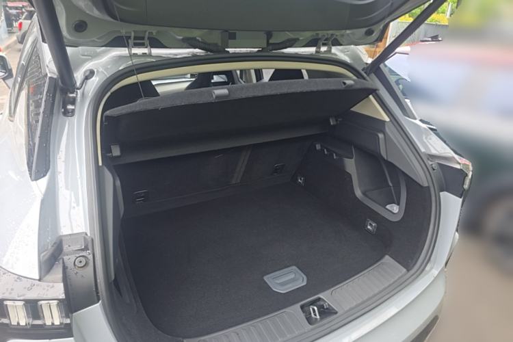 Used Lynk & Co 06 EM-P 2022 PHEV 84 km Range Pro Version Trunk
