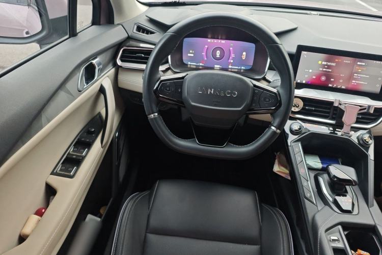 Used Lynk & Co 06 EM-P 2022 PHEV Shero Pink Special Edition Steering Wheel