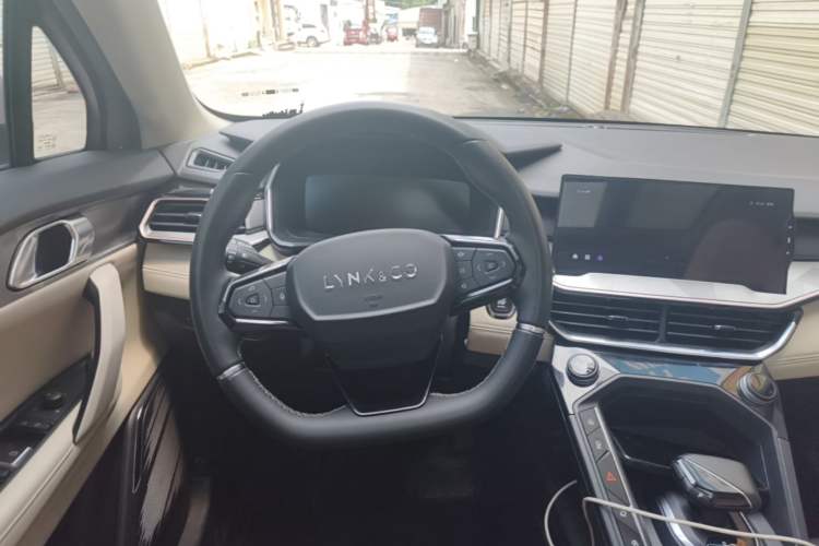 Used Lynk & Co 06 EM-P 2022 PHEV 84 km Range Pro Version Steering Wheel