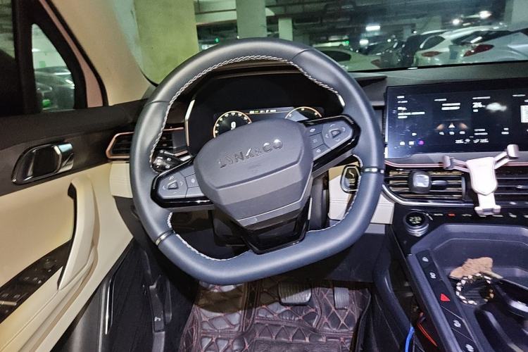 Used Lynk & Co 06 EM-P 2022 PHEV Shero Pink Special Edition Steering Wheel