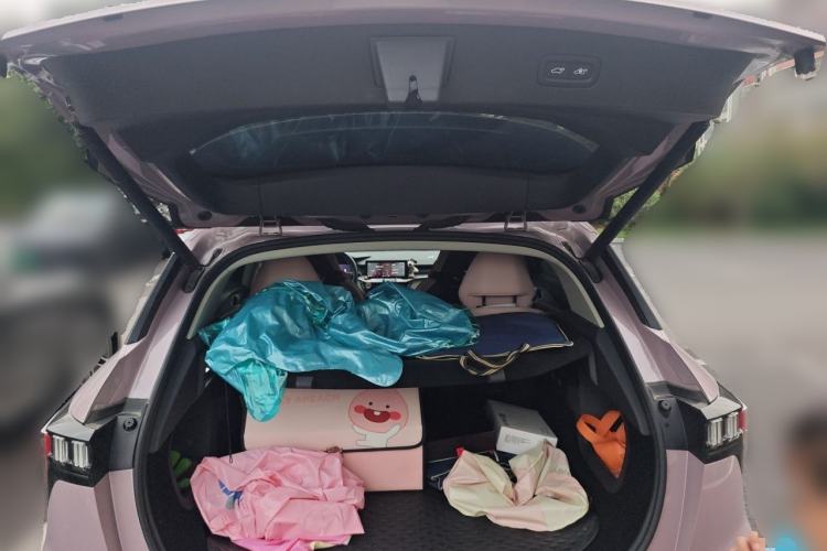 Used Lynk & Co 06 EM-P 2022 PHEV Shero Pink Special Edition Trunk