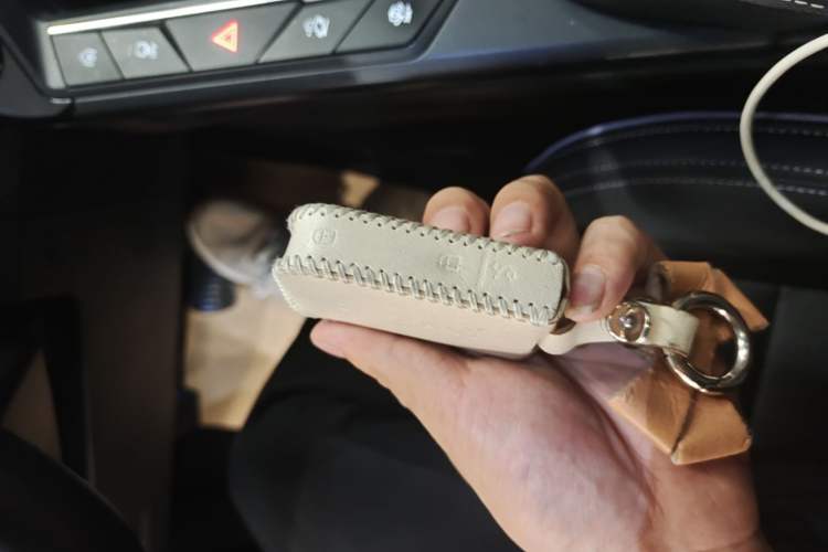 Used Lynk & Co 06 EM-P 2022 PHEV Shero Pink Special Edition Vehicle Key
