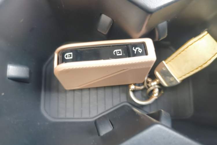 Used Lynk & Co 06 EM-P 2022 PHEV 84 km Range Pro Version Vehicle Key