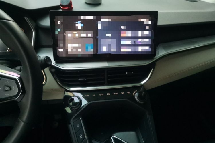 Used Lynk & Co 06 EM-P 2022 PHEV 84 km Range Pro Version Audio And AC Panel