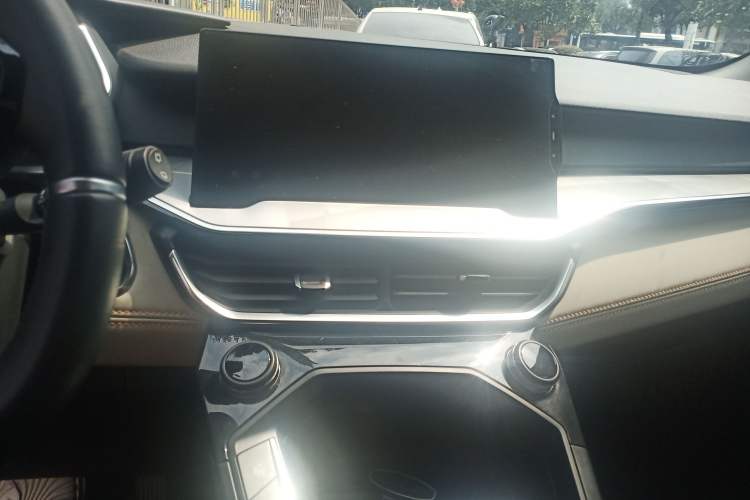 Used Lynk & Co 06 EM-P 2022 PHEV 84 km Range Pro Version Audio And AC Panel