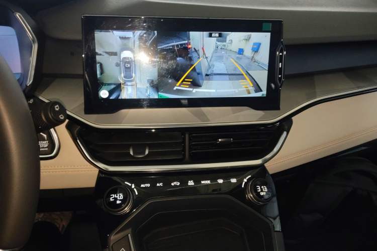 Used Lynk & Co 06 EM-P 2022 PHEV 84 km Range Pro Version Audio And AC Panel