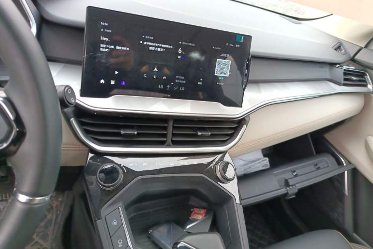 Used Lynk & Co 06 EM-P 2022 PHEV 84 km Range Pro Version Audio And AC Panel