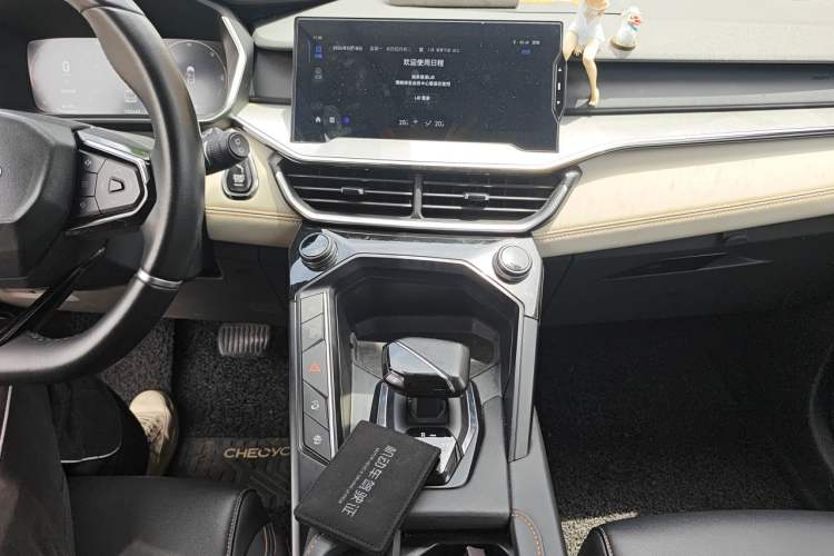 Used Lynk & Co 06 EM-P 2022 PHEV 84 km Range Pro Version Audio And AC Panel