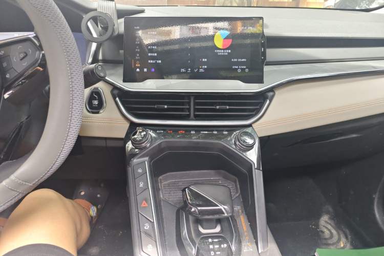 Used Lynk & Co 06 EM-P 2022 PHEV 84 km Range Pro Version Audio And AC Panel
