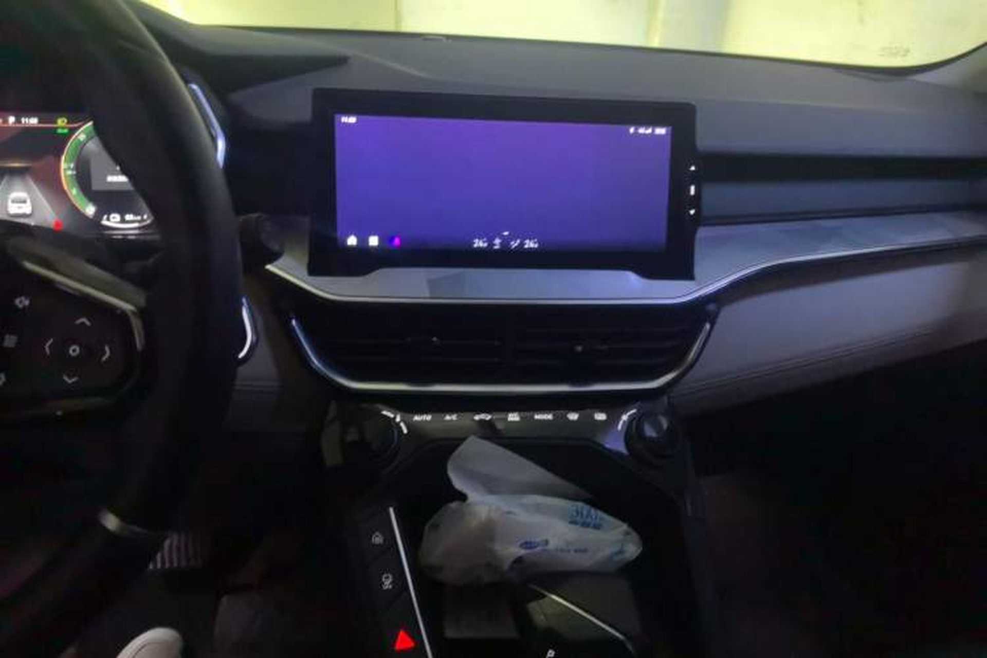 Used Lynk & Co 06 EM-P 2022 PHEV 84 km Range Pro Version Audio And AC Panel
