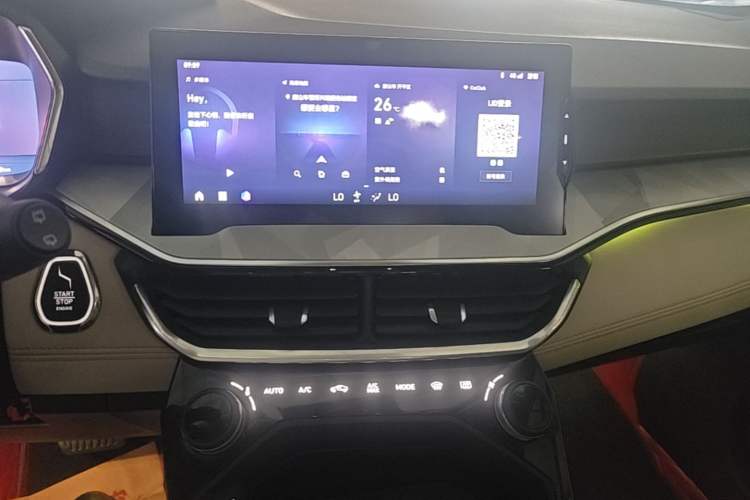 Used Lynk & Co 06 EM-P 2022 PHEV 84 km Range Pro Version Audio And AC Panel