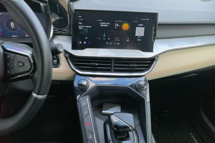 Used Lynk & Co 06 EM-P 2022 PHEV 84 km Range Pro Version Audio And AC Panel