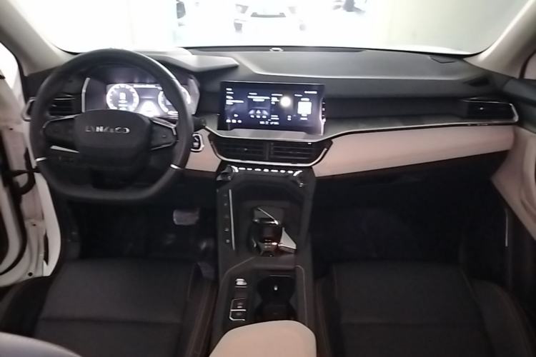 Used Lynk & Co 06 EM-P 2022 PHEV 84 km Range Pro Version Center Console
