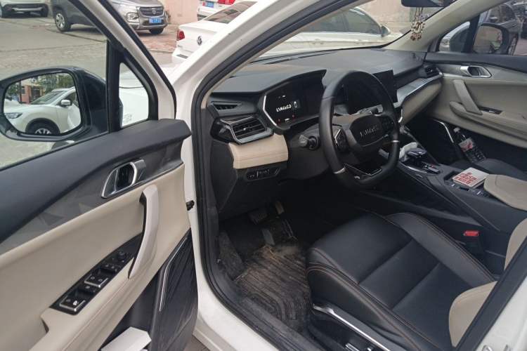 Used Lynk & Co 06 EM-P 2022 PHEV 84 km Range Pro Version Driver Seat