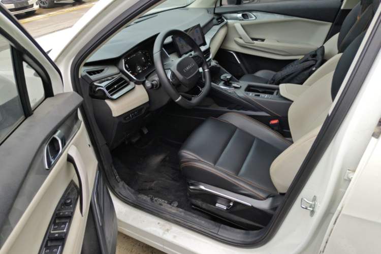 Used Lynk & Co 06 EM-P 2022 PHEV 84 km Range Pro Version Driver Seat