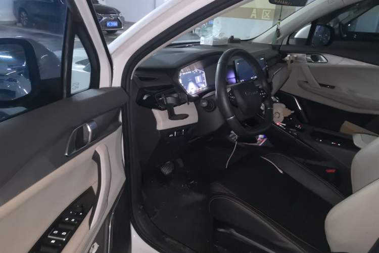 Used Lynk & Co 06 EM-P 2022 PHEV 84 km Range Pro Version Driver Seat