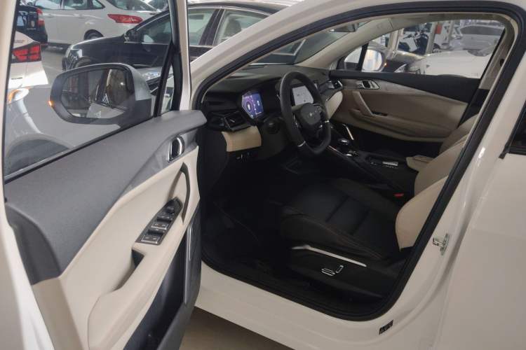 Used Lynk & Co 06 EM-P 2022 PHEV 84 km Range Pro Version Driver Seat