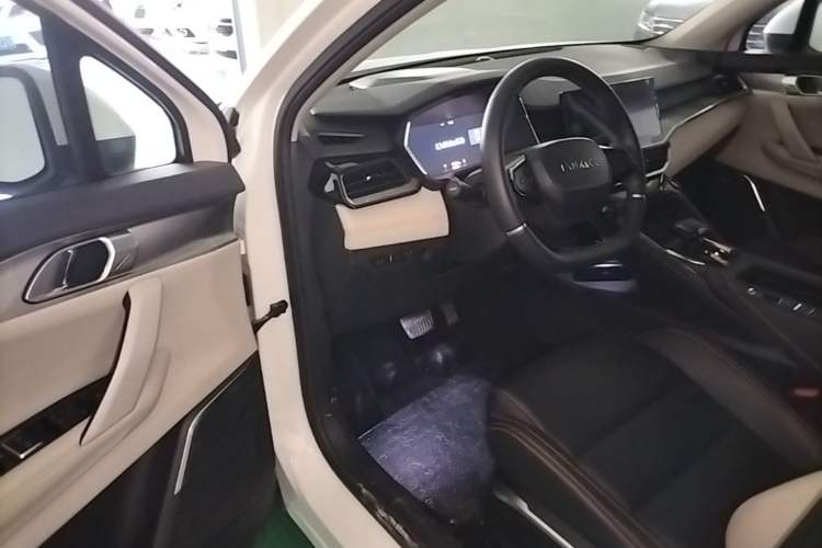 Used Lynk & Co 06 EM-P 2022 PHEV 84 km Range Pro Version Driver Seat