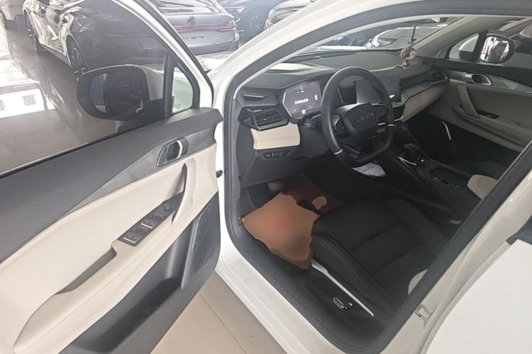 Used Lynk & Co 06 EM-P 2022 PHEV 84 km Range Pro Version Driver Seat