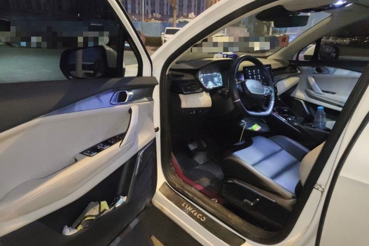 Used Lynk & Co 06 EM-P 2022 PHEV 84 km Range Pro Version Driver Seat