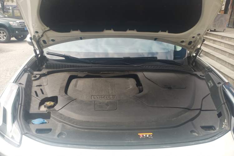Used Lynk & Co 06 EM-P 2022 PHEV 84 km Range Pro Version Engine Bay