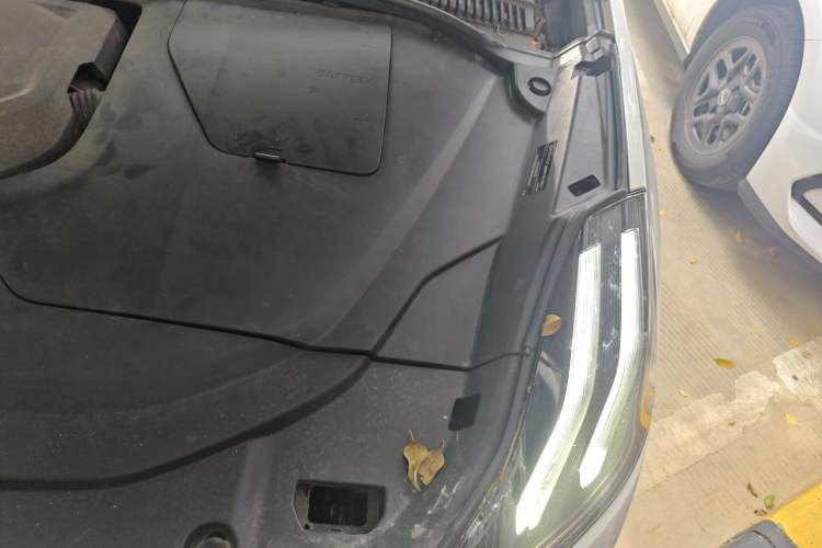Used Lynk & Co 06 EM-P 2022 PHEV 84 km Range Pro Version Engine Bay Left
