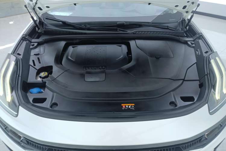Used Lynk & Co 06 EM-P 2022 PHEV 84 km Range Pro Version Engine Bay