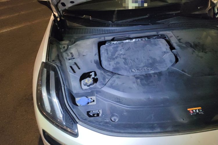 Used Lynk & Co 06 EM-P 2022 PHEV 84 km Range Pro Version Engine Bay Right