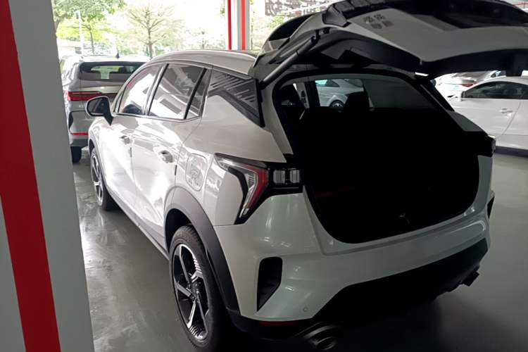 Used Lynk & Co 06 EM-P 2022 PHEV 84 km Range Pro Version Exterior 2