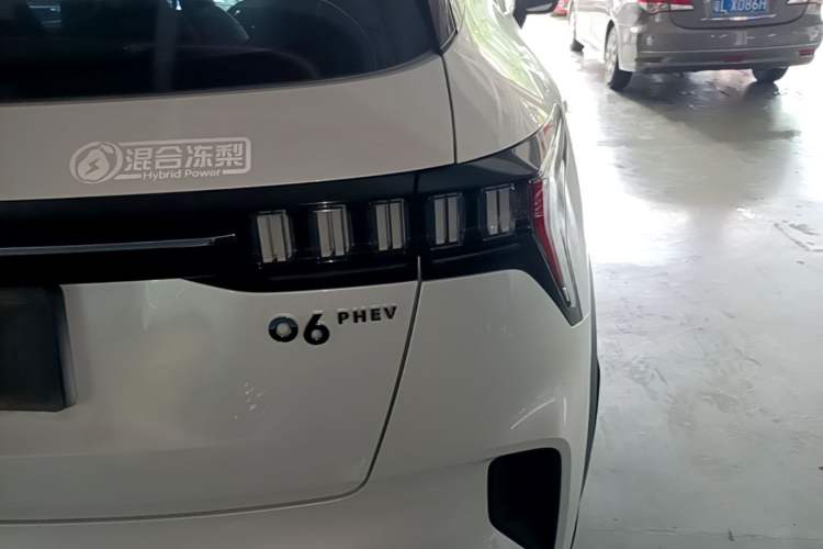 Used Lynk & Co 06 EM-P 2022 PHEV 84 km Range Pro Version Exterior 3