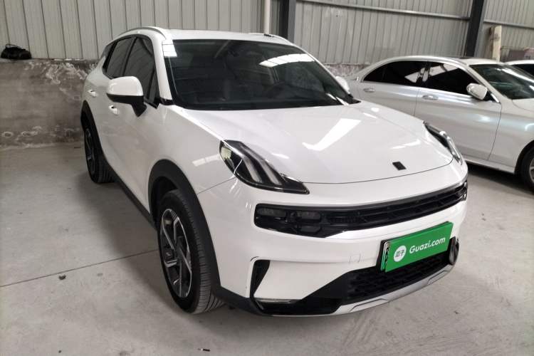 Used Lynk & Co 06 EM-P 2022 PHEV 84 km Range Pro Version Front Right 45 Deg