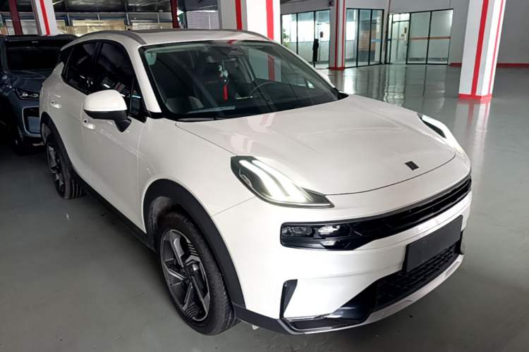 Used Lynk & Co 06 EM-P 2022 PHEV 84 km Range Pro Version Front Right 45 Deg