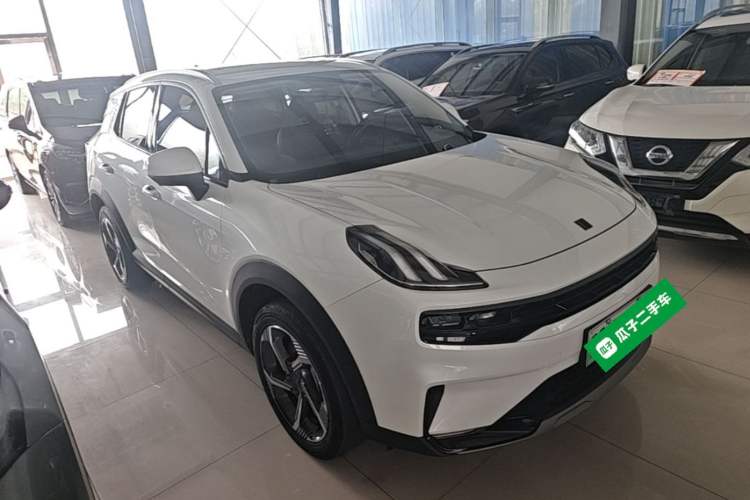 Used Lynk & Co 06 EM-P 2022 PHEV 84 km Range Pro Version Front Right 45 Deg