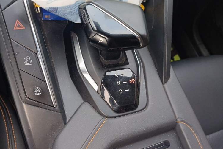 Used Lynk & Co 06 EM-P 2022 PHEV 84 km Range Pro Version Gear Lever
