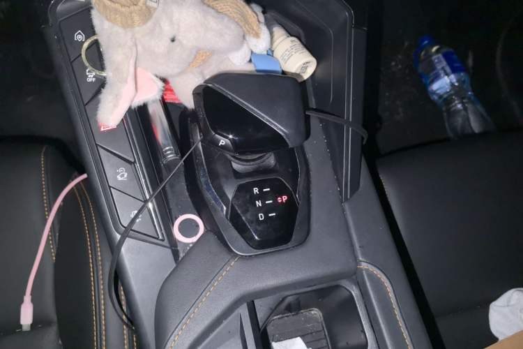 Used Lynk & Co 06 EM-P 2022 PHEV 84 km Range Pro Version Gear Lever