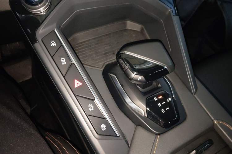 Used Lynk & Co 06 EM-P 2022 PHEV 84 km Range Pro Version Gear Lever