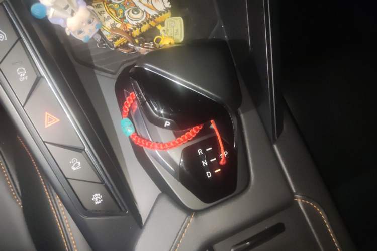 Used Lynk & Co 06 EM-P 2022 PHEV 84 km Range Pro Version Gear Lever