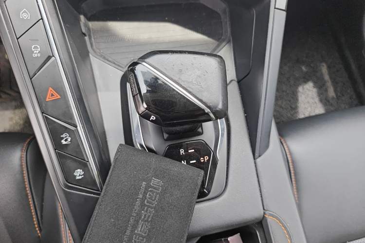 Used Lynk & Co 06 EM-P 2022 PHEV 84 km Range Pro Version Gear Lever