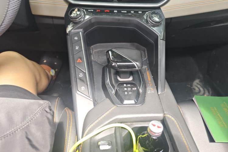 Used Lynk & Co 06 EM-P 2022 PHEV 84 km Range Pro Version Gear Lever
