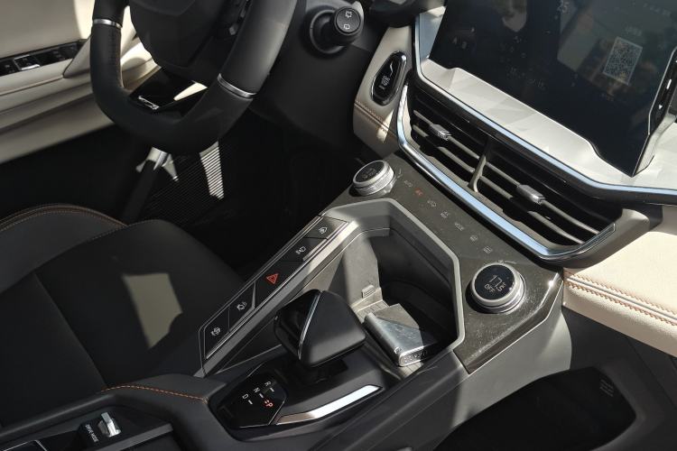 Used Lynk & Co 06 EM-P 2022 PHEV 84 km Range Pro Version Gear Lever