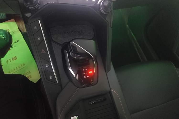 Used Lynk & Co 06 EM-P 2022 PHEV 84 km Range Pro Version Gear Lever