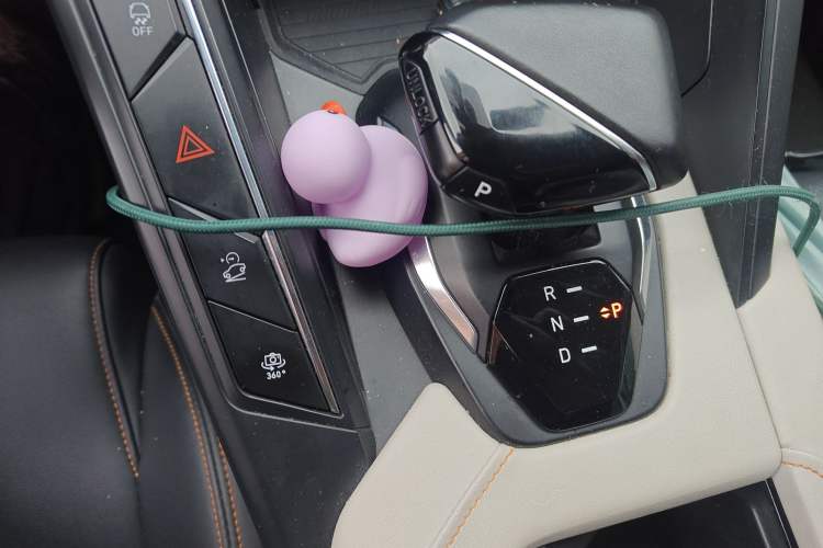 Used Lynk & Co 06 EM-P 2022 PHEV 84 km Range Pro Version Gear Lever