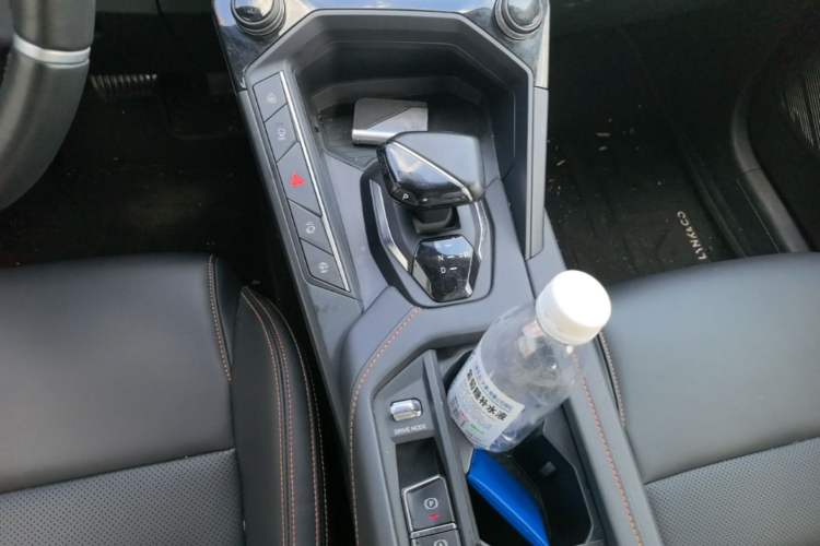 Used Lynk & Co 06 EM-P 2022 PHEV 84 km Range Pro Version Gear Lever