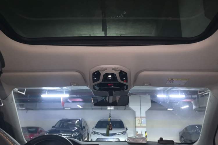 Used Lynk & Co 06 EM-P 2022 PHEV 84 km Range Pro Version Headliner